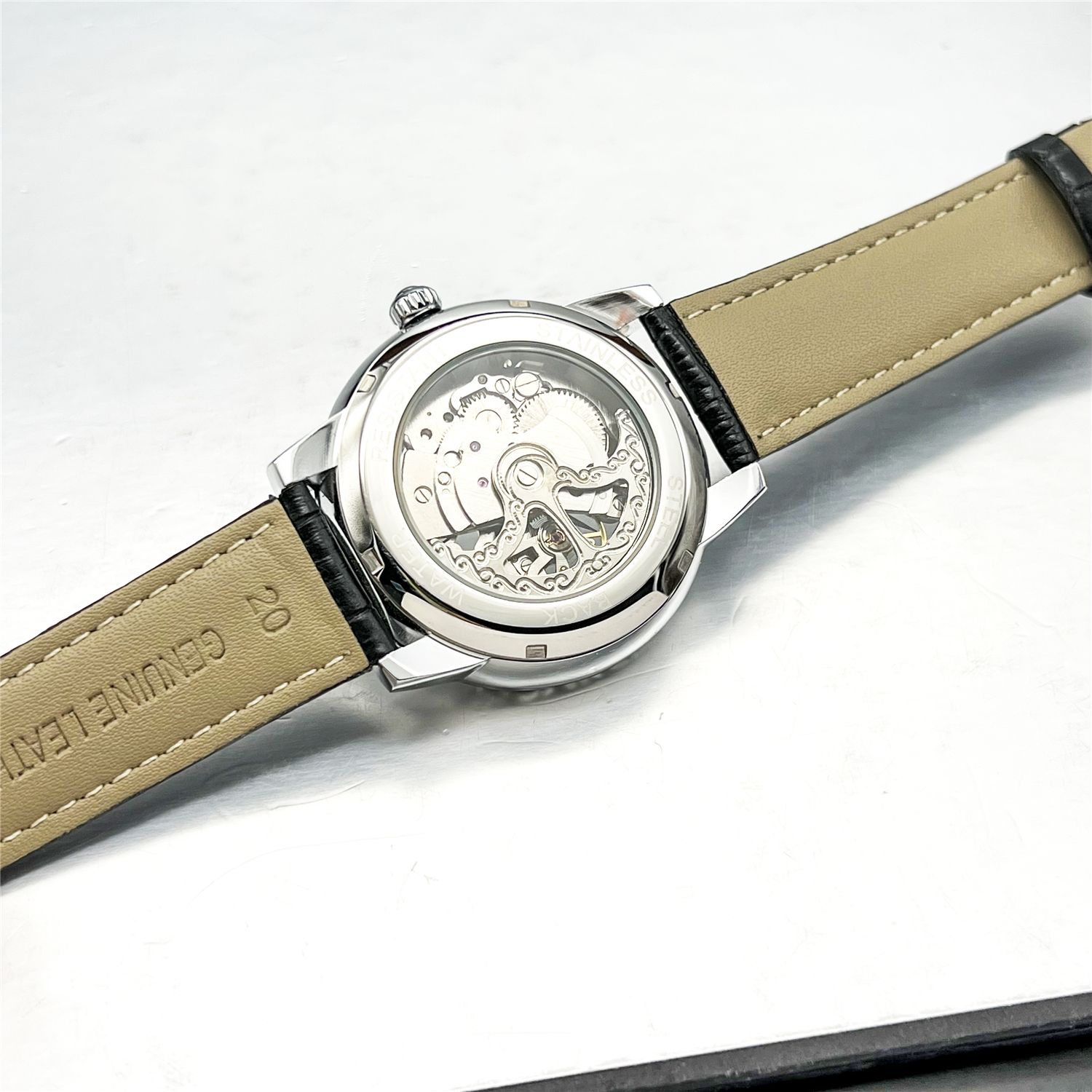 นาฬิกาจักรกลอัตโนมัติแบบกลวงน้ - Luxury Watch Low Price บทวิจารณ์และราคา